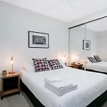Sunny 1b In Heart Of South Bris By Custom Hosting Brisbane