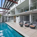 Sunny 1b In Heart Of South Bris By Custom Hosting Apartment Brisbane