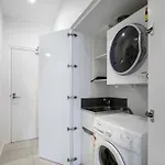 Sunny 1b In Heart Of South Bris By Custom Hosting Brisbane