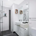 Sunny 1b In Heart Of South Bris By Custom Hosting Brisbane