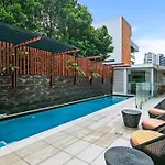 Sunny 1b In Heart Of South Bris By Custom Hosting *
