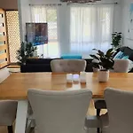 Peaceful Getaway - Stylish, Newly Updated House