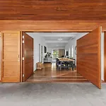 Inside Out! ~ 3 Bed House ~ Toowong
