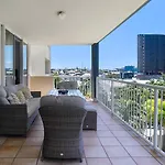 Valley Tropical - Embrace Urban Resort-Style Living