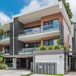 Creative East Brisbane Escape Balcony & Parking