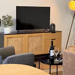 Apartment 3 Bed Budget Gem With Parking Near Gabba Brisbane
