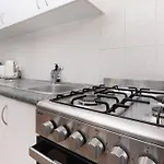 Apartment 3 Bed Budget Gem With Parking Near Gabba Brisbane