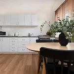 3 Bed Budget Gem With Parking Near Gabba Apartment Brisbane