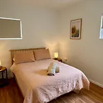 3 Bed Budget Gem With Parking Near Gabba