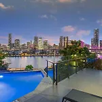 Stunning! Skyline City, Water + Story Bridge Views