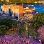 Fab! ~ Skyline City, Water + Story Bridge Views