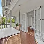 Abracadabra! ~ 1Bed / 1Bath / Balconies ~ New Farm