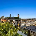 South Bank Stunner! ~ 3 Bed/2 Bath/1Car/Views