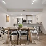South Bank Stunner! ~ 3 Bed/2 Bath/1car/views Apartment Brisbane