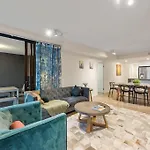 South Bank Stunner! ~ 3 Bed/2 Bath/1car/views * Brisbane
