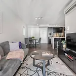 South Bank Styling! ~ 1Bed, 1Bath, 1Car, Balcony