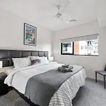 South Bank Styling! ~ 1bed, 1bath, 1car, Balcony