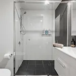 South Bank Styling! ~ 1bed, 1bath, 1car, Balcony Apartment *