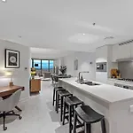 Skyhigh Style ~ 2bed/2bath/1car/views! ~ Cbd Brisbane
