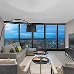 Skyhigh Style ~ 2bed/2bath/1car/views! ~ Cbd * Brisbane