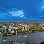 Skyhigh Style ~ 2bed/2bath/1car/views! ~ Cbd Brisbane