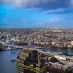 Skyhigh Style ~ 2bed/2bath/1car/views! ~ Cbd Apartment *