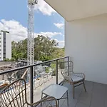 Apartment Peaceful With Parking