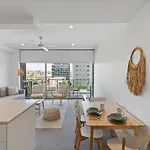 Peaceful With Parking Apartment *