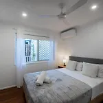 3br15ba House W Parking Close To Eastwood M8 Holiday home