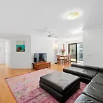 Spacious & Comfy 2 Bed 2 Bath 2 Car - Auchenflower