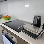Room In Shared Apartment In Fortitude Valley