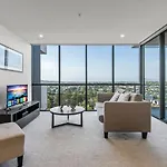 Stunning Cityview 1Br Apt, 1 Min To Train