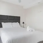 54q Abnb-style Opposite Lush Park Playground, Portside 2br Fpkg Brisbane