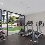 54q Abnb-style Opposite Lush Park Playground, Portside 2br Fpkg *