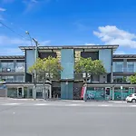 Treetop Horizons - Experience Red Hills Local Vibe