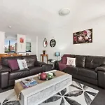 Amazing Astor Apartment ~ 5 Mins Brisbane Cbd