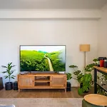 Tranquil 2-Bed Inner City Retreat With Parking