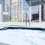 Break Panoramic River Views Free Parking Apartment