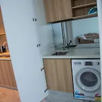 Apartment 2 Bed 2 Bath In Cbd With Car Park