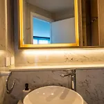 2 Bed 2 Bath In Cbd With Car Park *