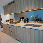 Apartment 2 Bed 2 Bath In Cbd With Car Park Brisbane