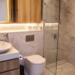 2 Bed 2 Bath In Cbd With Car Park * Brisbane