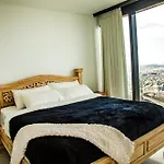 Apartment 2 Bed 2 Bath In Cbd With Car Park *