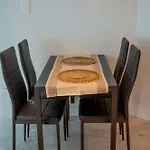 Apartment 2 Bed 2 Bath In Cbd With Car Park Brisbane
