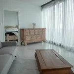 2 Bed 2 Bath In Cbd With Car Park * Brisbane