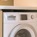 Apartment 2 Bed 2 Bath In Cbd With Car Park