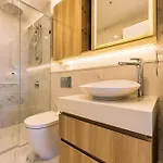 2 Bed 2 Bath In Cbd With Car Park * Brisbane