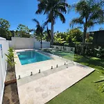 Classic Queenslander With Pool & Yard *
