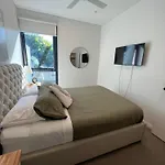 Great Located Unit/Private Balcony, Pool,Gym,Parking