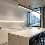 Alfred & Turner Apartments, Luxury 2 Bedroom In The Heart Of The Valley Apartment